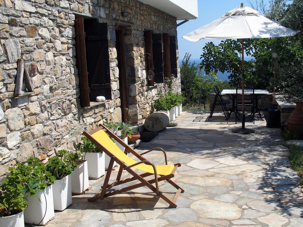 Traditional Stonehouse Потистика Экстерьер фото