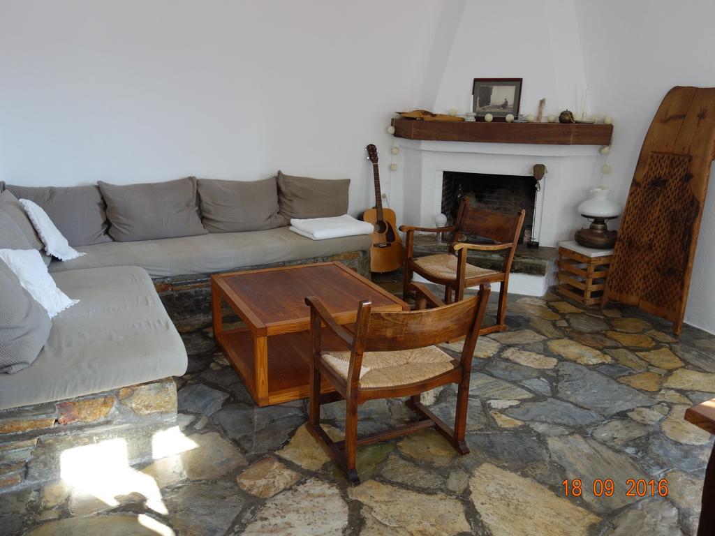 Traditional Stonehouse Потистика Экстерьер фото