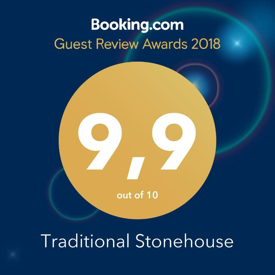 Traditional Stonehouse Потистика Экстерьер фото